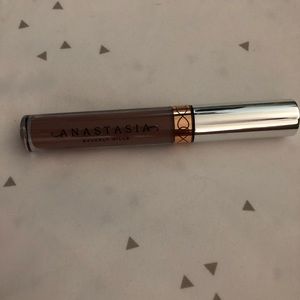 Anastasia Beverly Hills Liquid Lipstick in Grim